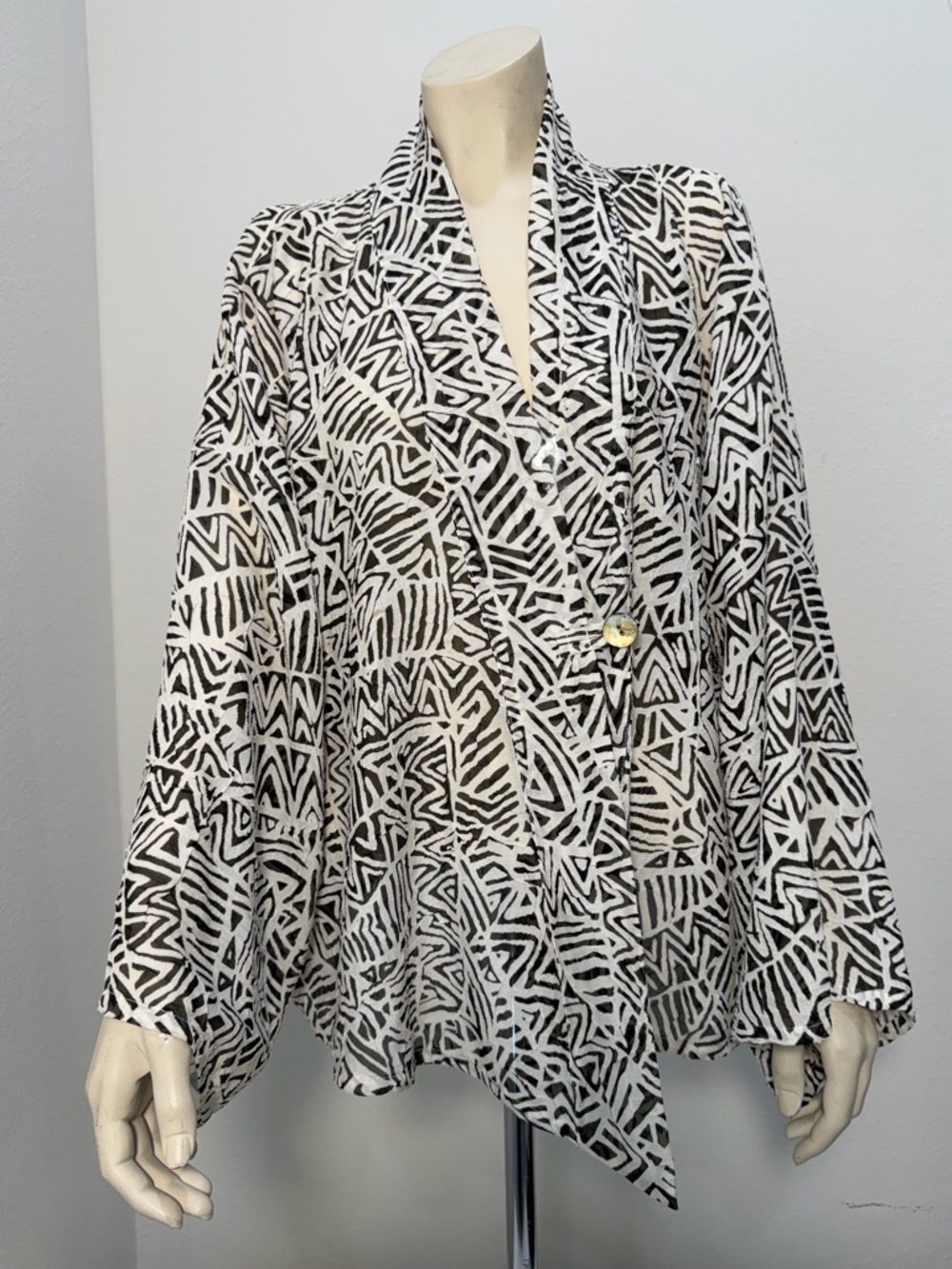 Chico's Black & White Geometric Wrap Tunic can